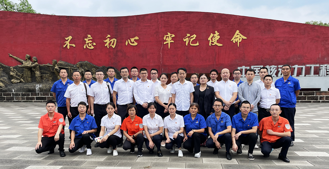 1664430621999628.png 1 第一張(合影).png