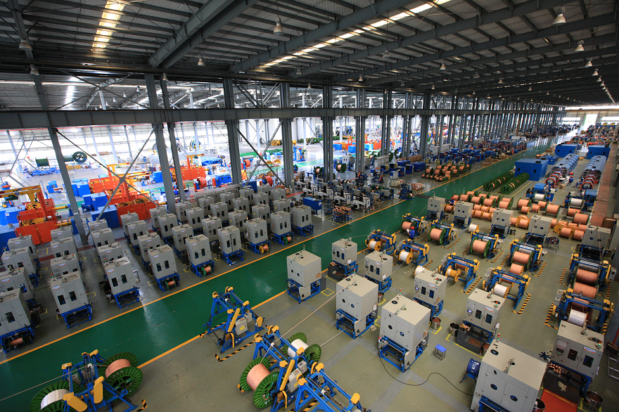 尚緯股份超高壓特種電纜智能制造水平車間一角。.png